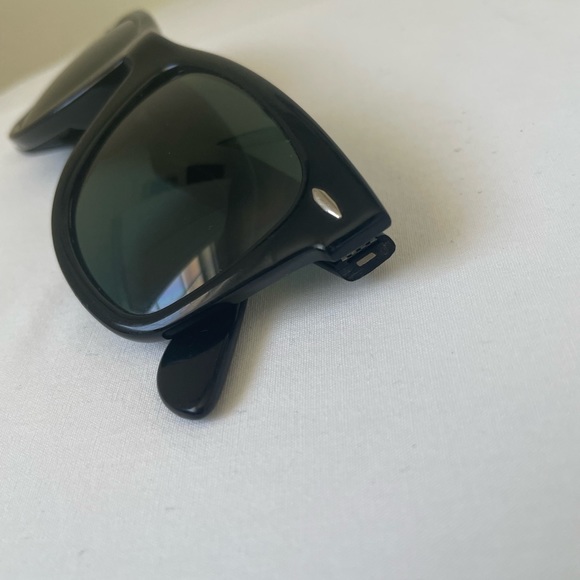 Vintage B&L Ray-Ban Wayfarer ll sunglasses - Picture 16 of 17
